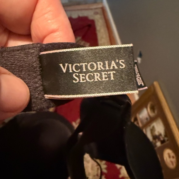 Victoria’s Secret Black Demi Push-Up Bra with Adjustable Straps 32DD Black/Slvr - Picture 4 of 5